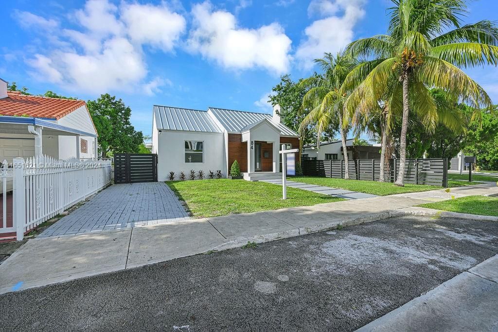 For Sale: $1,250,000 (4 beds, 3 baths, 1606 Square Feet)