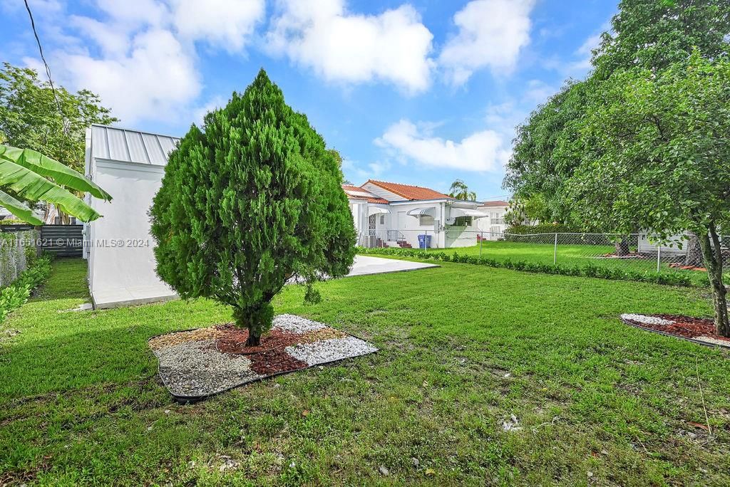 For Sale: $1,250,000 (4 beds, 3 baths, 1606 Square Feet)