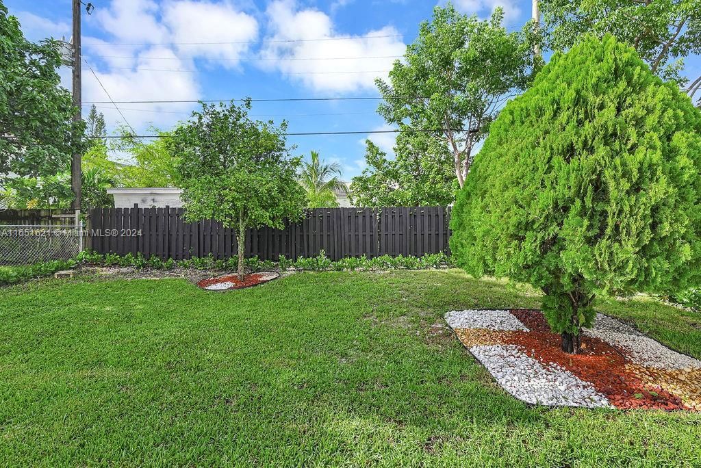 For Sale: $1,250,000 (4 beds, 3 baths, 1606 Square Feet)