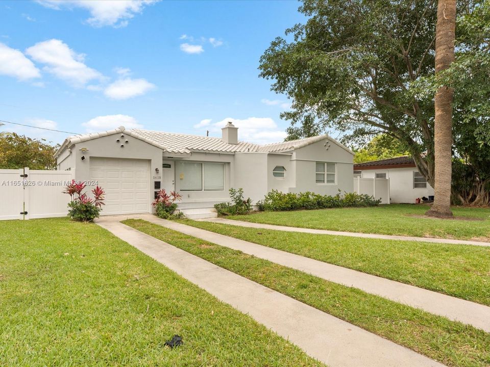 Active With Contract: $1,100,000 (5 beds, 3 baths, 2322 Square Feet)