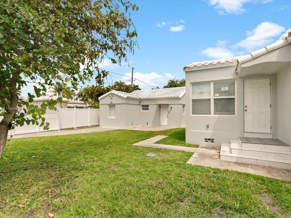 Active With Contract: $1,100,000 (5 beds, 3 baths, 2322 Square Feet)