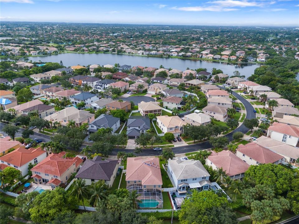 For Sale: $950,000 (4 beds, 3 baths, 3579 Square Feet)