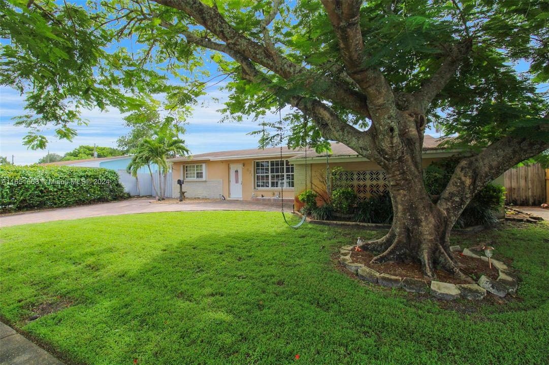 Active With Contract: $499,999 (3 beds, 2 baths, 1505 Square Feet)