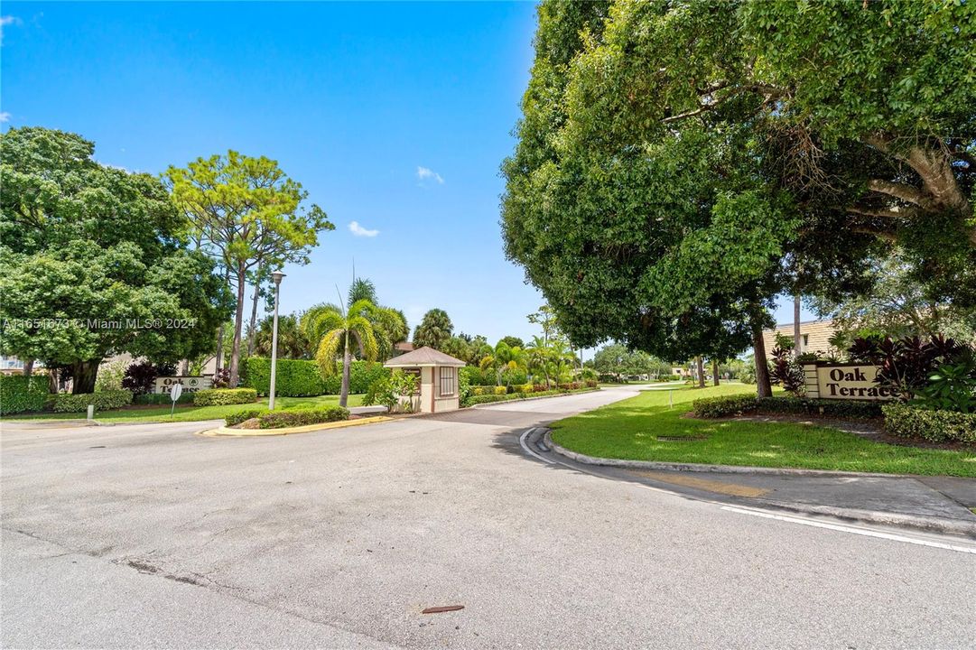 For Sale: $275,000 (3 beds, 2 baths, 1061 Square Feet)