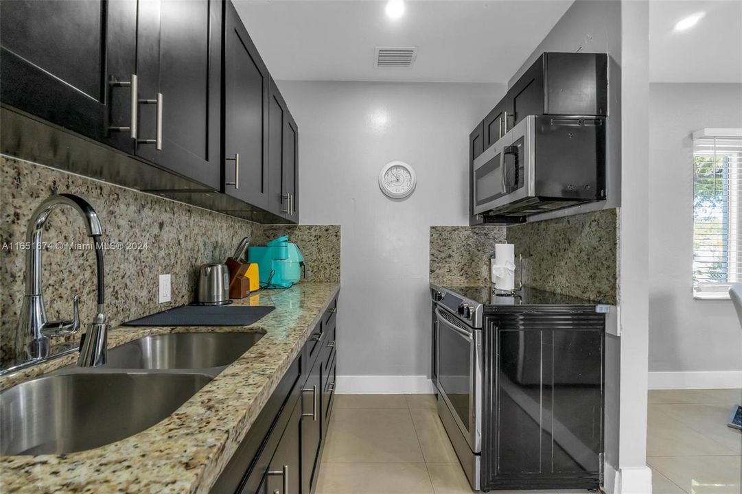 Active With Contract: $3,100 (3 beds, 2 baths, 1040 Square Feet)