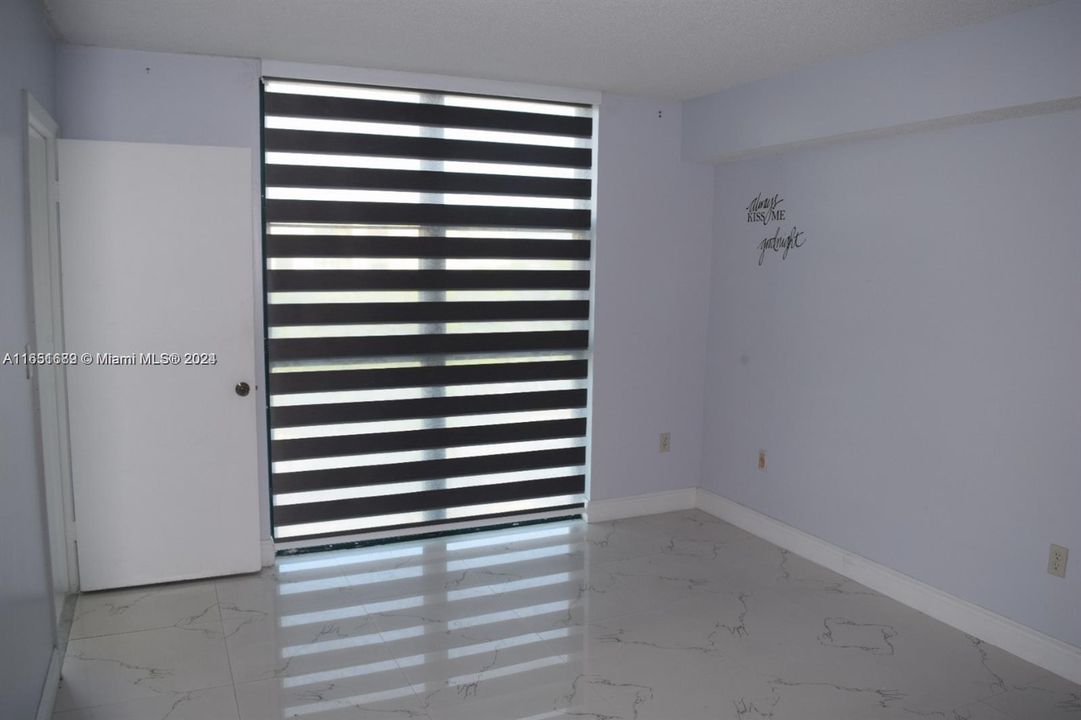 Active With Contract: $2,400 (2 beds, 2 baths, 910 Square Feet)