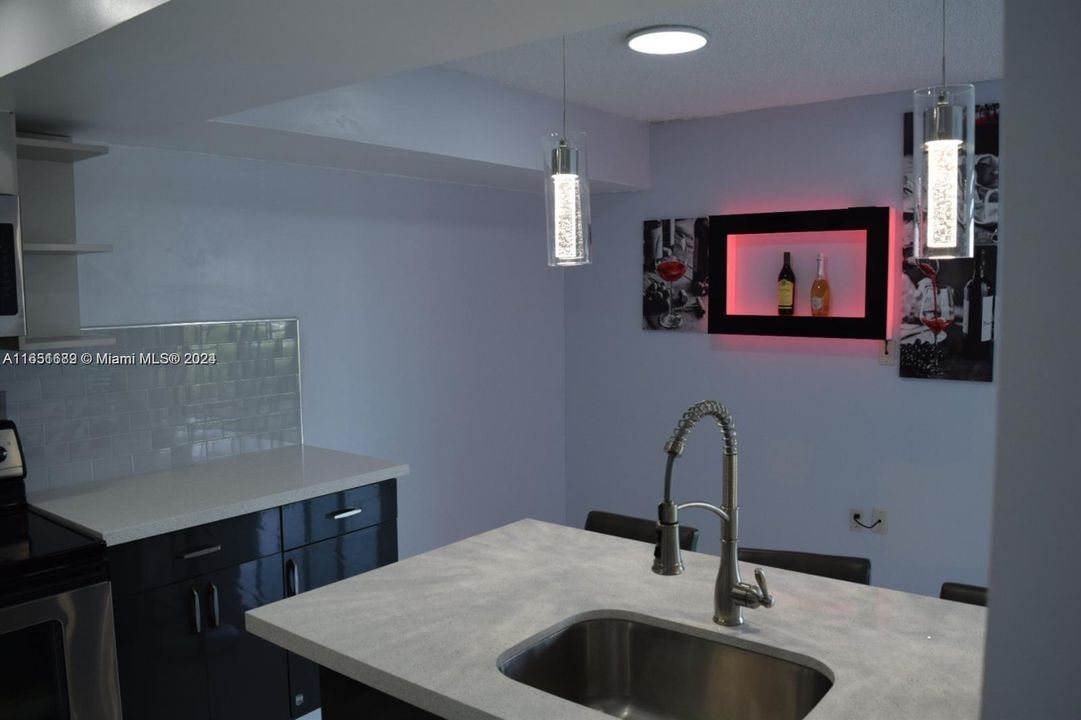 Active With Contract: $2,400 (2 beds, 2 baths, 910 Square Feet)