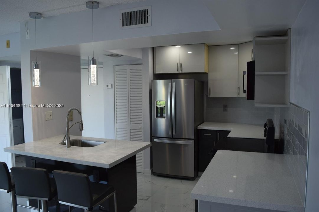 Active With Contract: $2,400 (2 beds, 2 baths, 910 Square Feet)