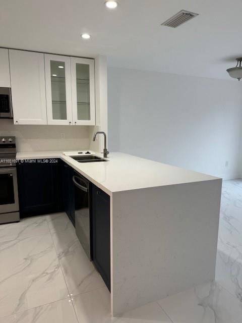 Active With Contract: $4,100 (3 beds, 2 baths, 1712 Square Feet)