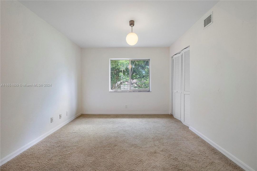 Active With Contract: $184,900 (1 beds, 1 baths, 680 Square Feet)