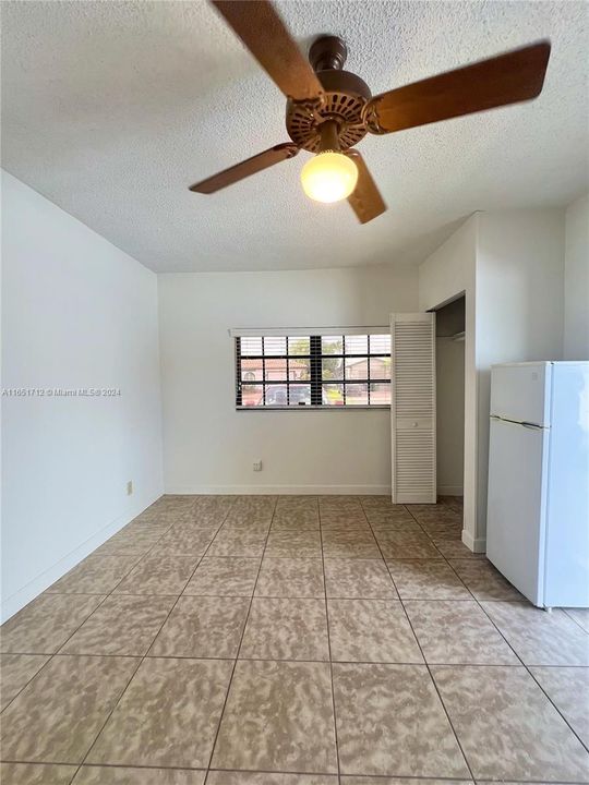 For Rent: $1,300 (0 beds, 1 baths, 300 Square Feet)