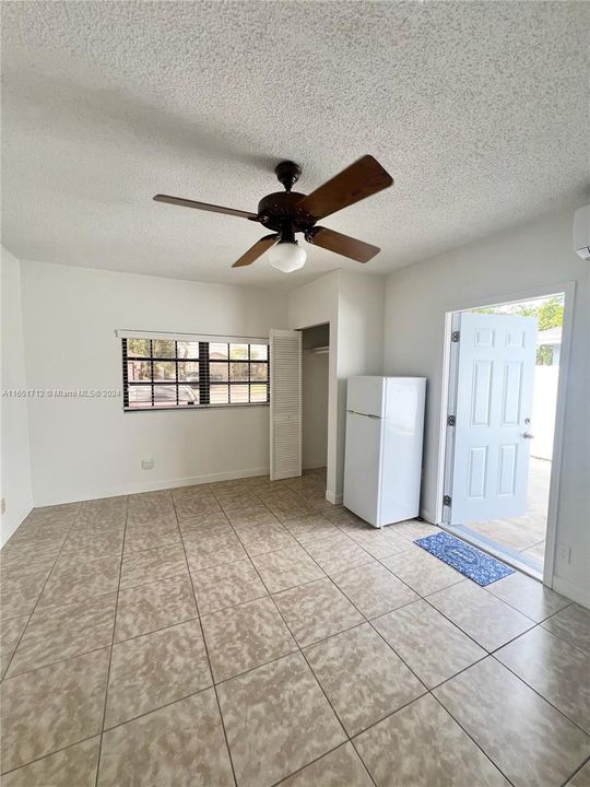 For Rent: $1,300 (0 beds, 1 baths, 300 Square Feet)