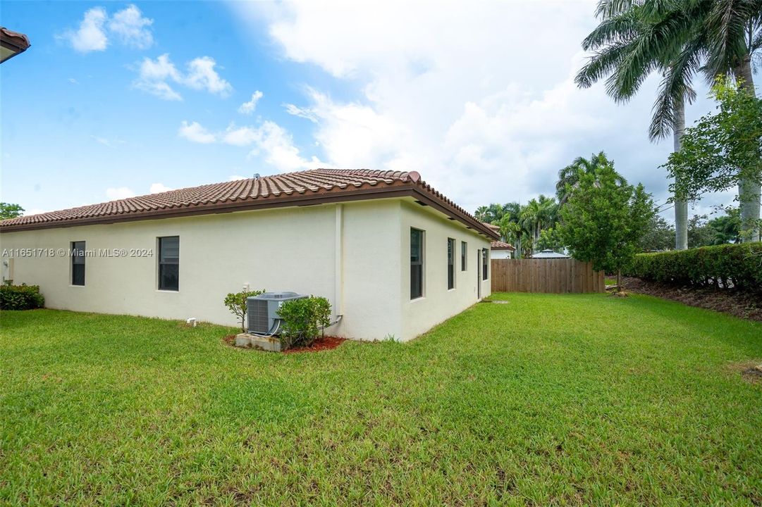 For Rent: $3,900 (4 beds, 3 baths, 2093 Square Feet)