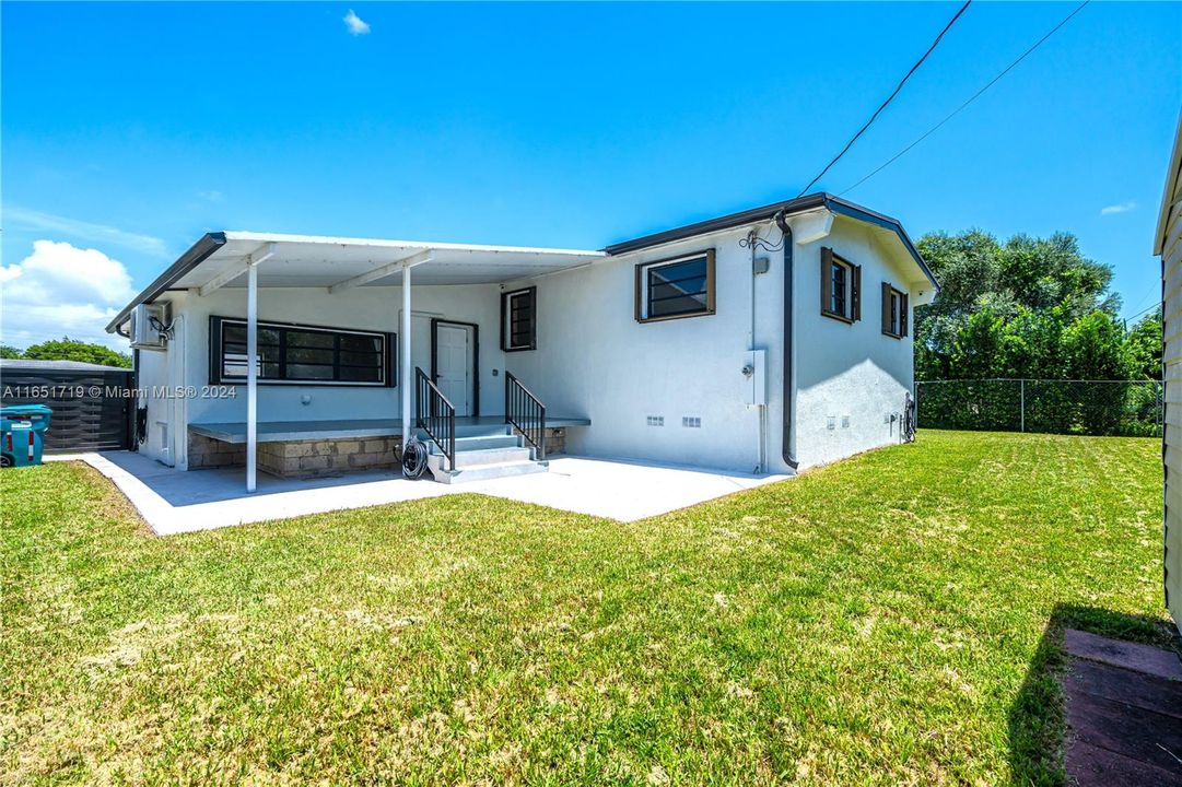 For Sale: $750,000 (3 beds, 2 baths, 1759 Square Feet)