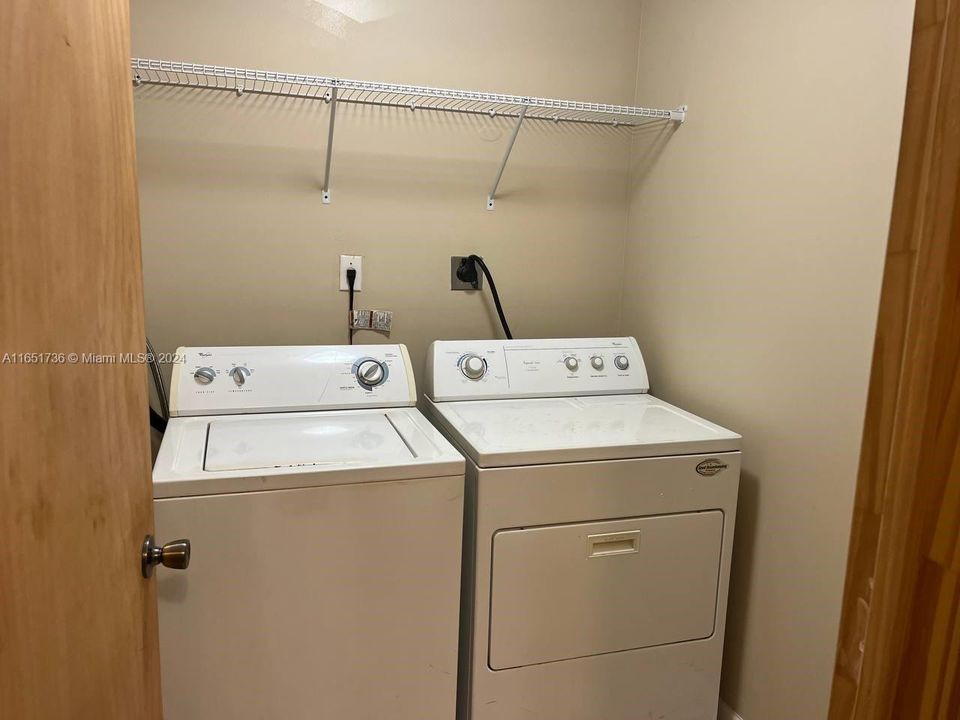 Active With Contract: $1,600 (1 beds, 1 baths, 840 Square Feet)