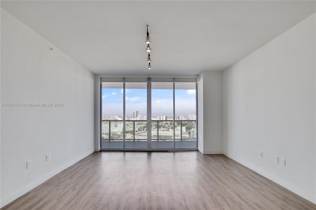 Active With Contract: $5,065 (2 beds, 2 baths, 1346 Square Feet)