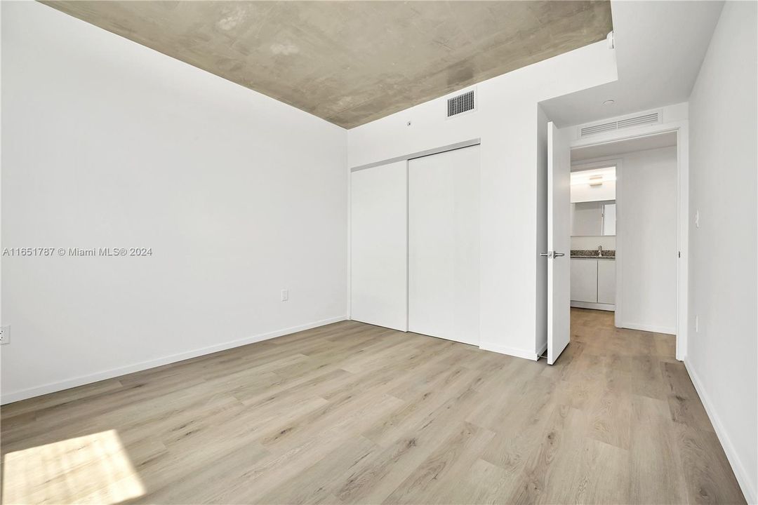 Active With Contract: $3,500 (3 beds, 2 baths, 1175 Square Feet)