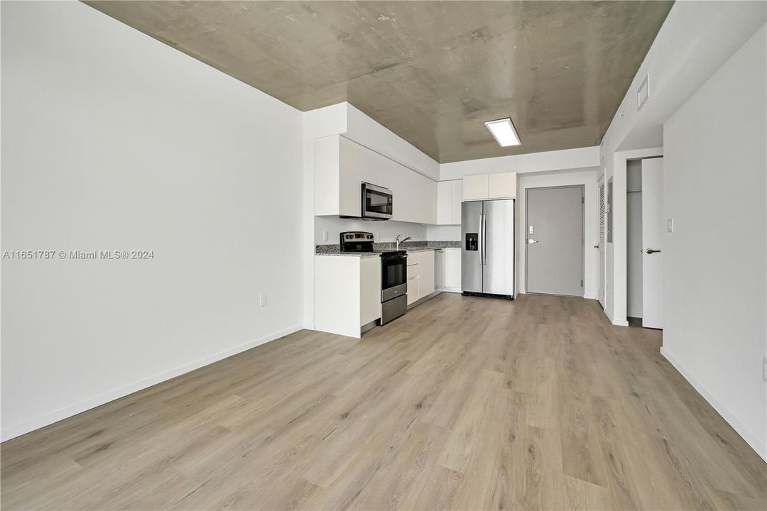 Active With Contract: $3,500 (3 beds, 2 baths, 1175 Square Feet)