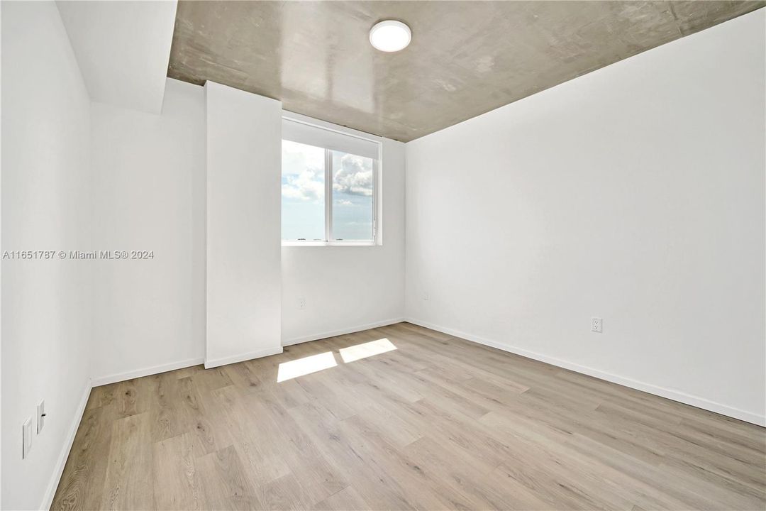 Active With Contract: $3,500 (3 beds, 2 baths, 1175 Square Feet)