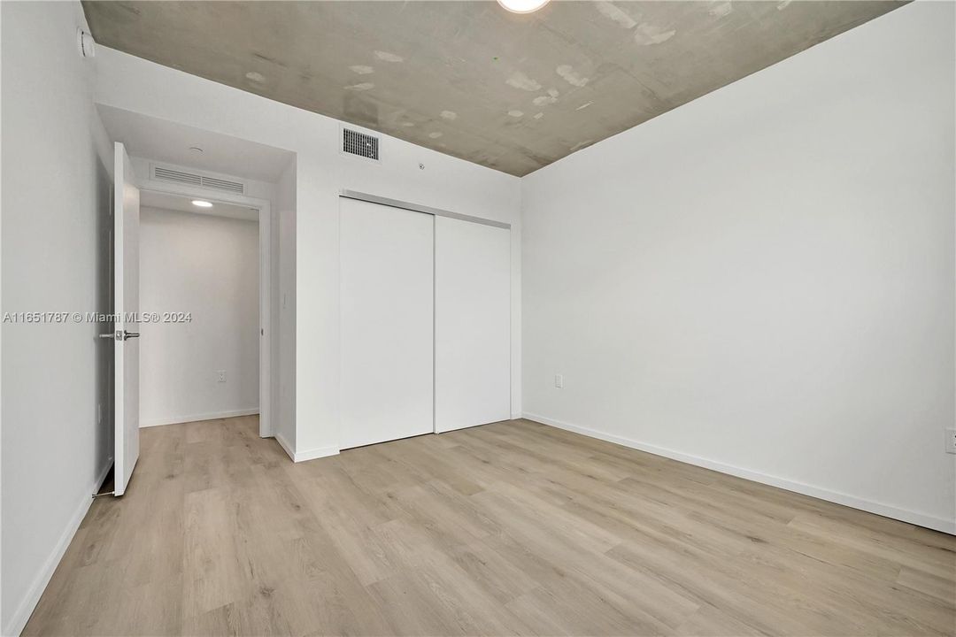 Active With Contract: $3,500 (3 beds, 2 baths, 1175 Square Feet)