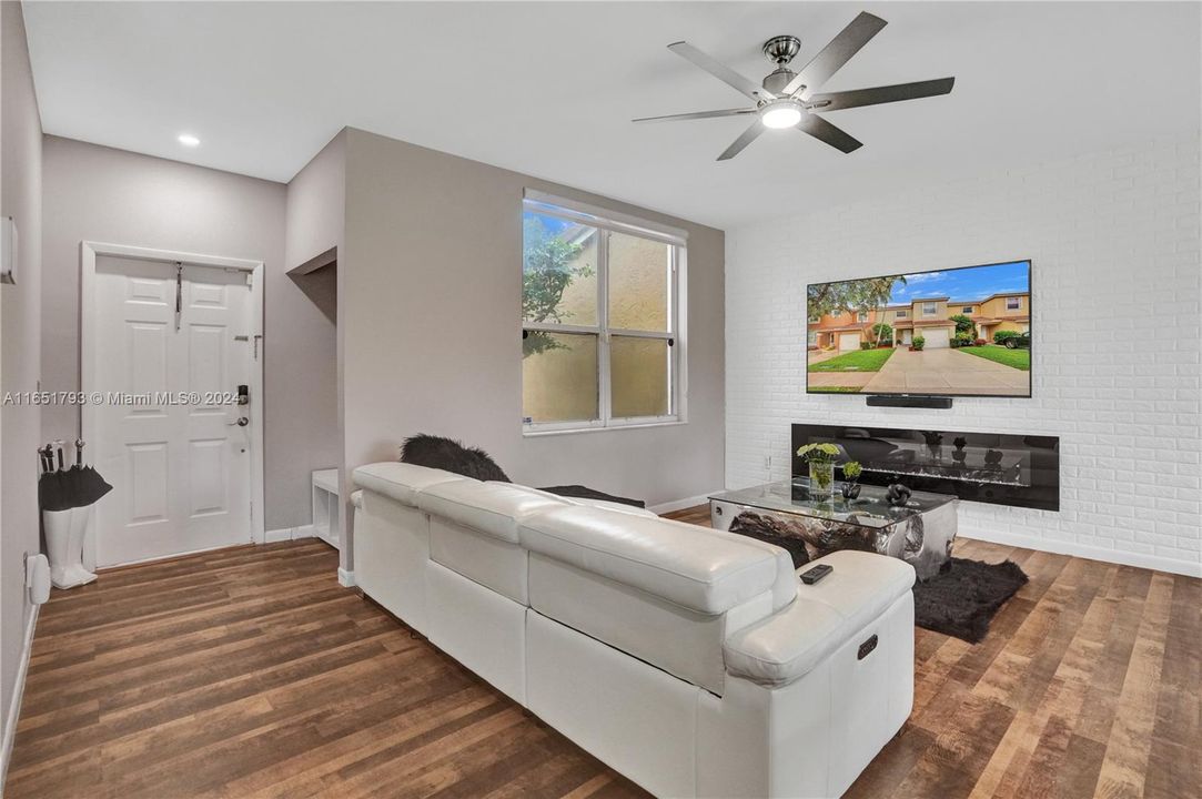 For Sale: $524,900 (3 beds, 2 baths, 1515 Square Feet)