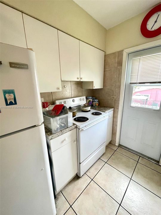 Recently Rented: $2,050 (2 beds, 1 baths, 800 Square Feet)