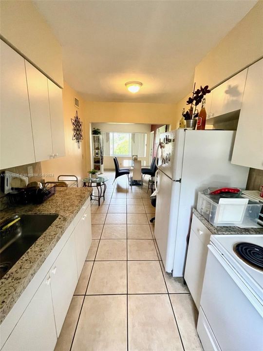 Recently Rented: $2,050 (2 beds, 1 baths, 800 Square Feet)