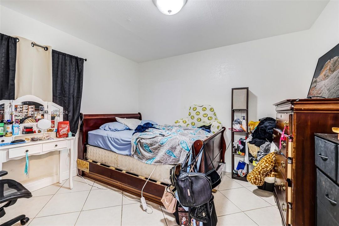 For Sale: $350,000 (3 beds, 2 baths, 1141 Square Feet)