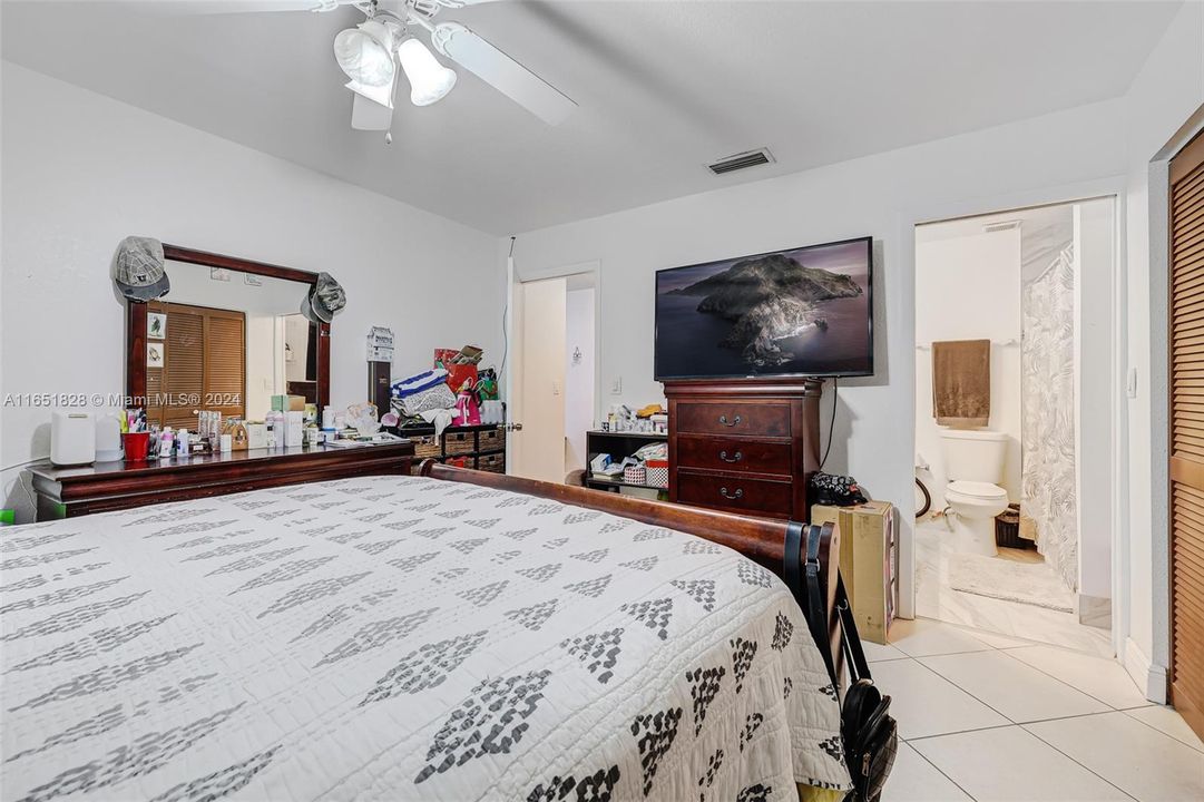 For Sale: $350,000 (3 beds, 2 baths, 1141 Square Feet)