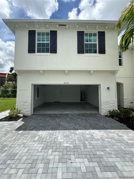 Active With Contract: $3,100 (4 beds, 2 baths, 1754 Square Feet)