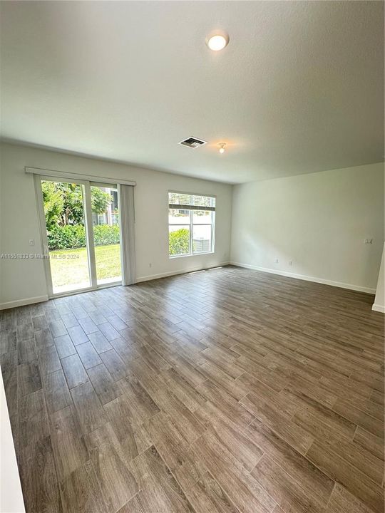 Active With Contract: $3,100 (4 beds, 2 baths, 1754 Square Feet)