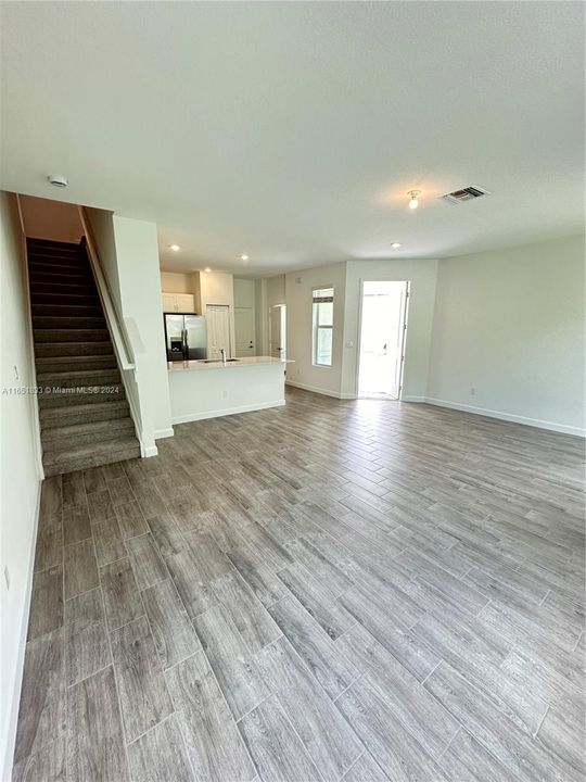 Active With Contract: $3,100 (4 beds, 2 baths, 1754 Square Feet)