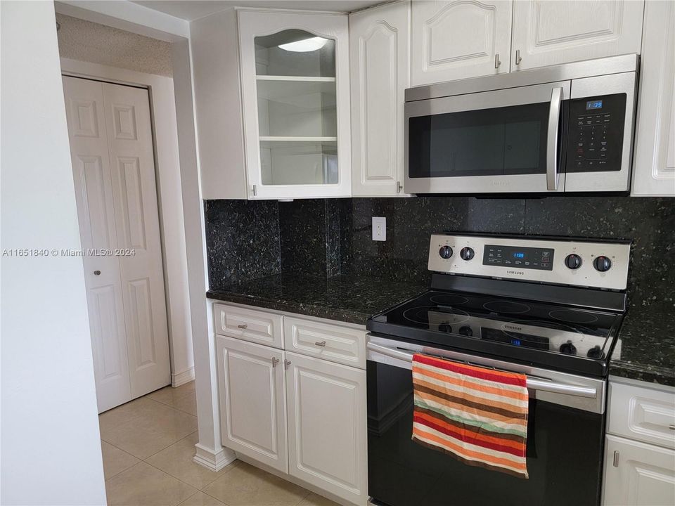 For Sale: $229,331 (1 beds, 1 baths, 776 Square Feet)