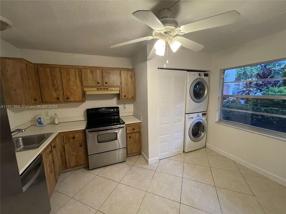 For Sale: $145,000 (2 beds, 2 baths, 1006 Square Feet)