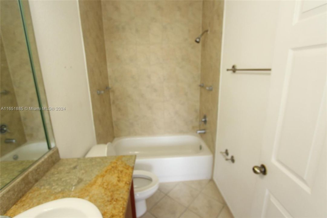 Active With Contract: $2,525 (2 beds, 2 baths, 1150 Square Feet)