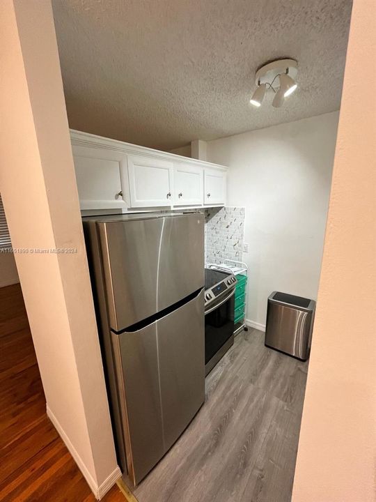 For Sale: $115,000 (1 beds, 1 baths, 604 Square Feet)