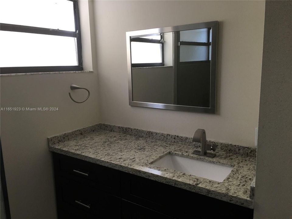 For Rent: $3,000 (2 beds, 2 baths, 1318 Square Feet)