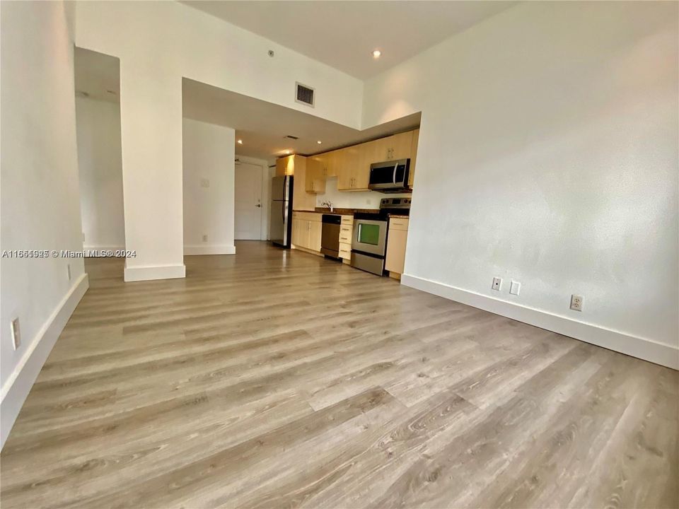 For Sale: $375,000 (2 beds, 1 baths, 855 Square Feet)