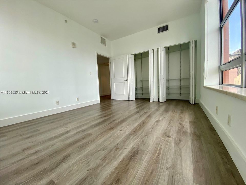 For Sale: $375,000 (2 beds, 1 baths, 855 Square Feet)