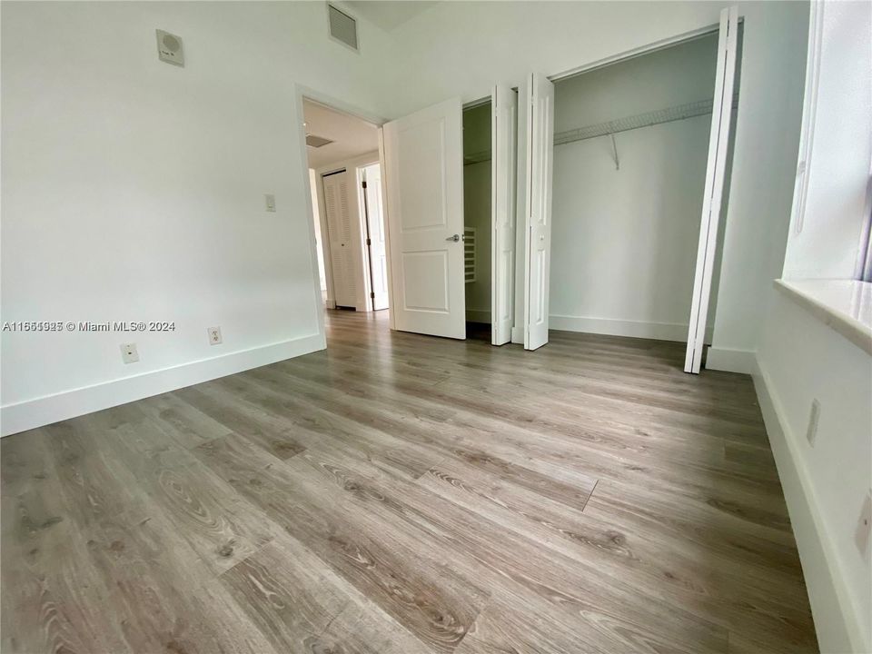 For Sale: $375,000 (2 beds, 1 baths, 855 Square Feet)