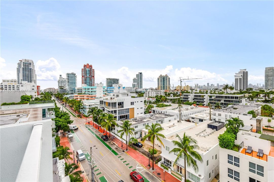 Active With Contract: $499,000 (1 beds, 1 baths, 662 Square Feet)