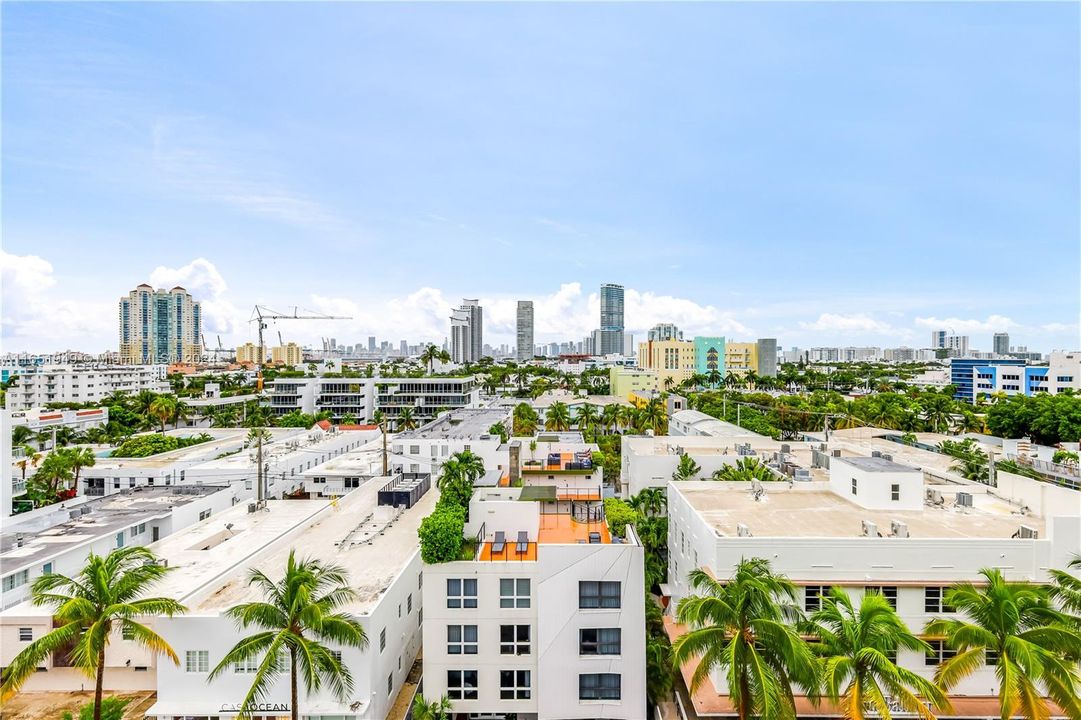 Active With Contract: $499,000 (1 beds, 1 baths, 662 Square Feet)