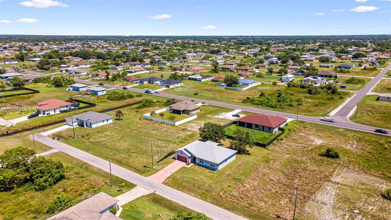 Active With Contract: $339,900 (3 beds, 2 baths, 1926 Square Feet)