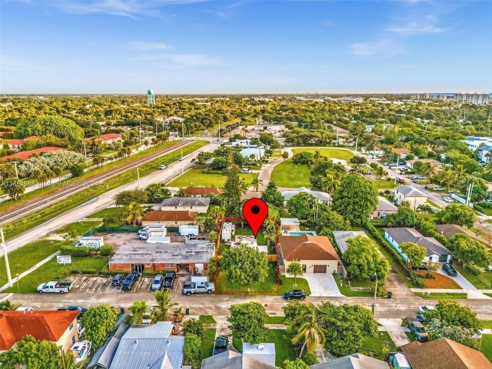 Location! Situated in between Atlantic Blvd and Linton Blvd. Walking distance to business corridor on Federal Highway and Downtown Delray