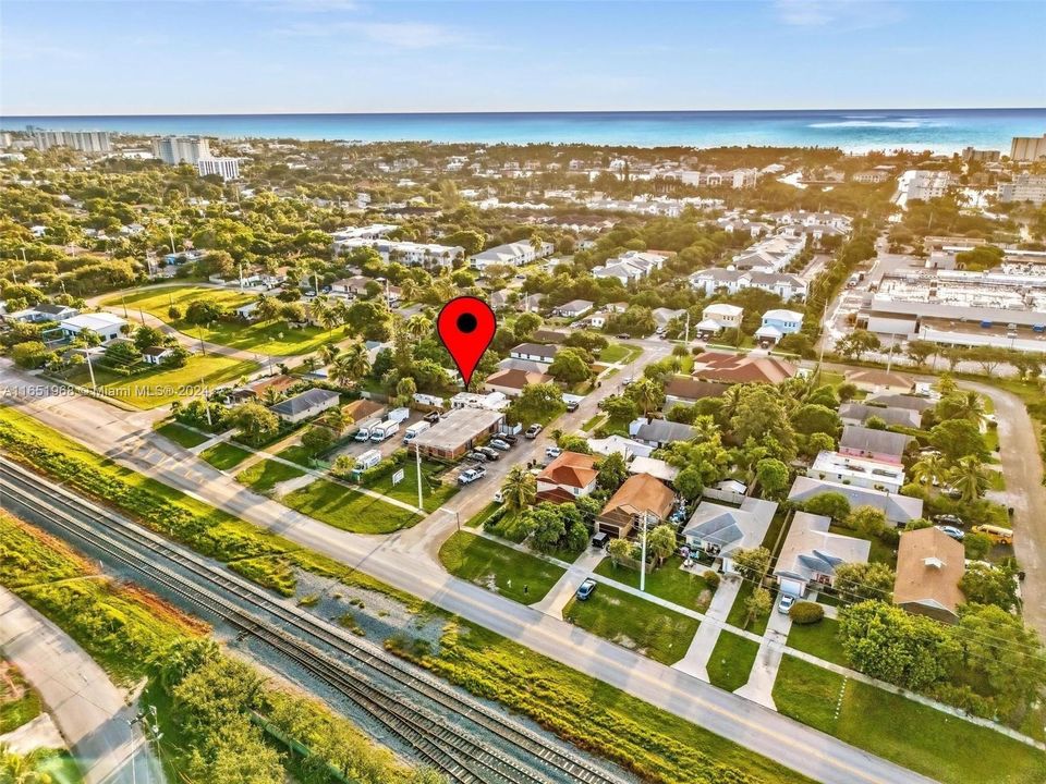 Location! Situated in between Atlantic Blvd and Linton Blvd. Walking distance to business corridor on Federal Highway and Downtown Delray