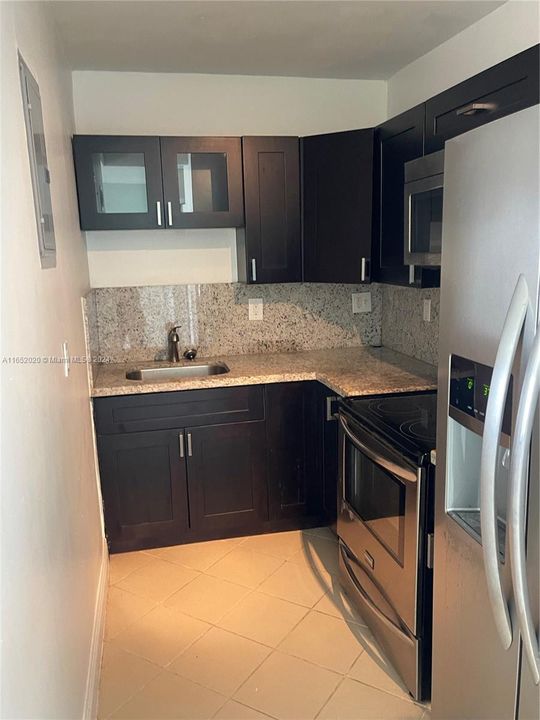 For Rent: $1,900 (11 beds, 1 baths, 647 Square Feet)