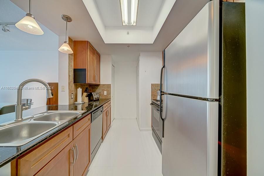 For Sale: $435,000 (1 beds, 1 baths, 726 Square Feet)