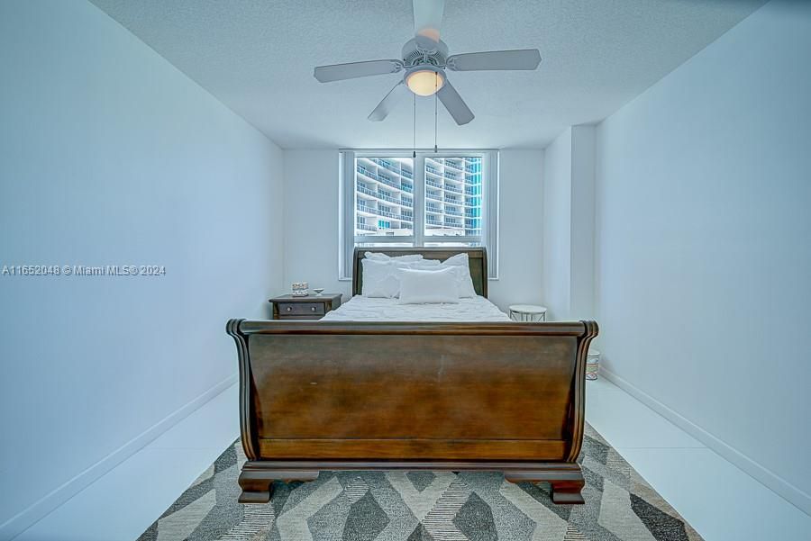 For Sale: $435,000 (1 beds, 1 baths, 726 Square Feet)