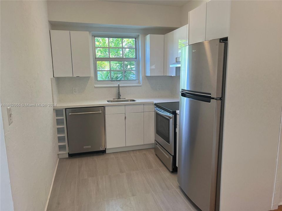 For Rent: $2,500 (1 beds, 1 baths, 717 Square Feet)