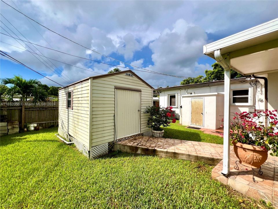 Active With Contract: $769,000 (3 beds, 2 baths, 1517 Square Feet)